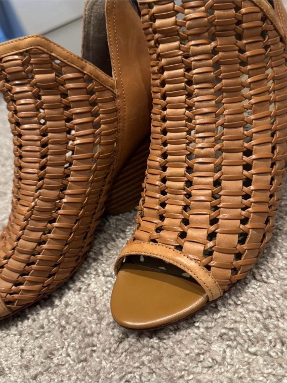Donald J Pliner Jacqi Cage Peep Toe shoes